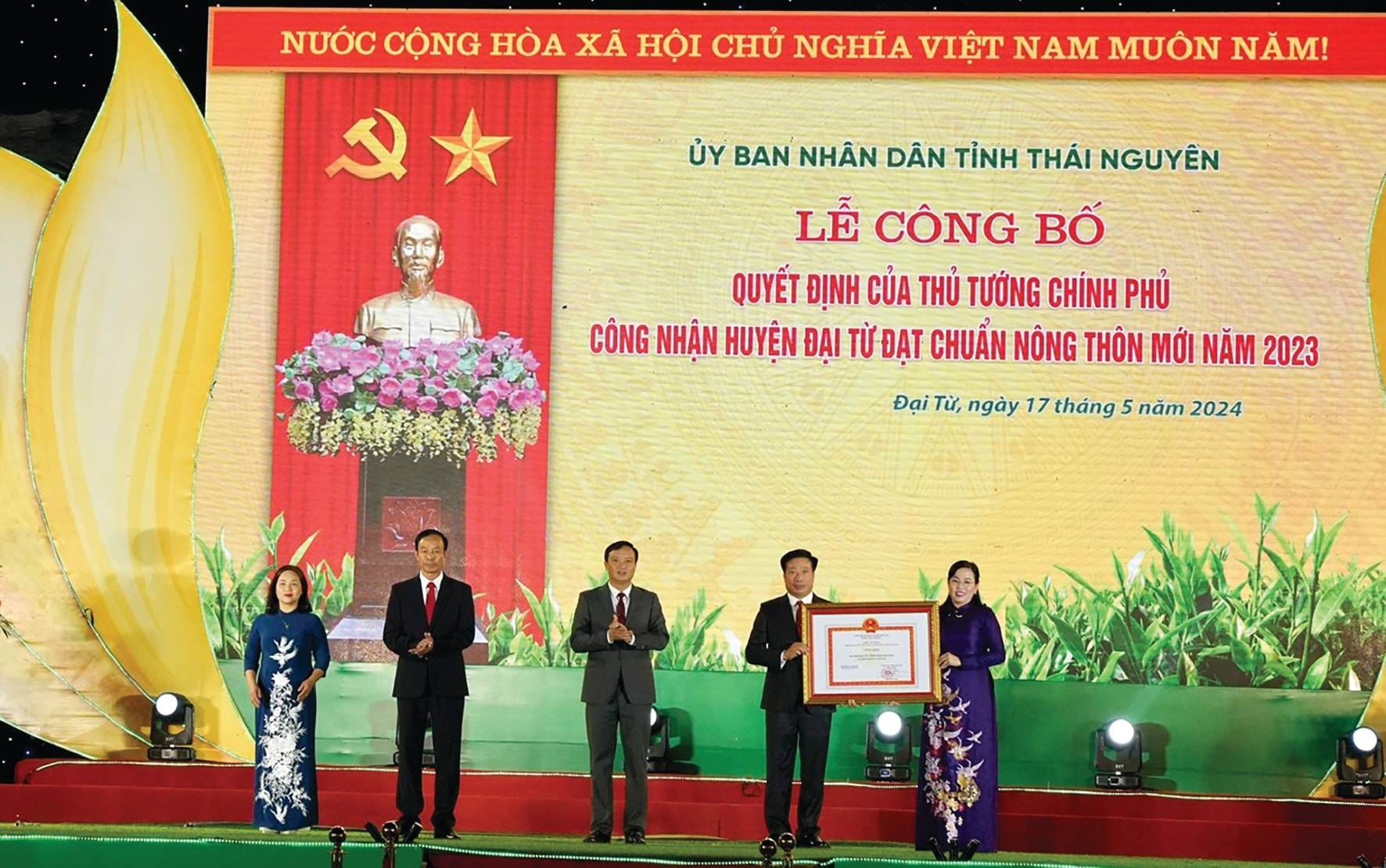 Bí thư Tỉnh ủy Nguyễn Thanh Hải trao Quyết định của Thủ tướng Chính phủ công nhận