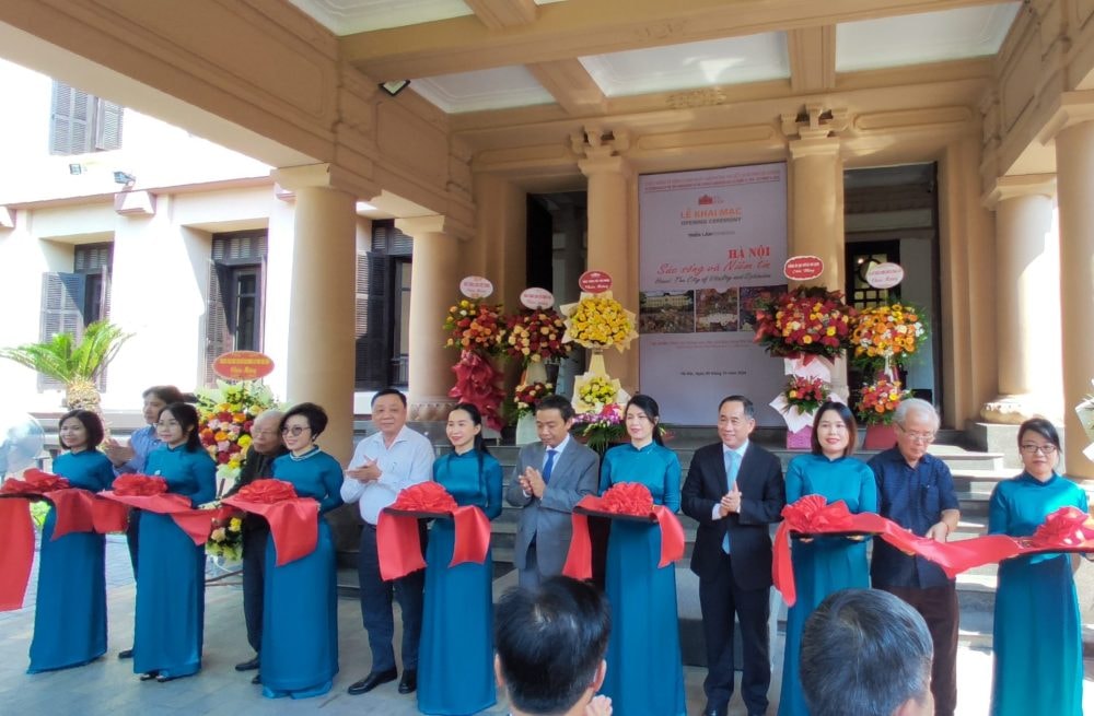 Khai mạc triển lãm “Hà Nội sức sống và Niềm tin”