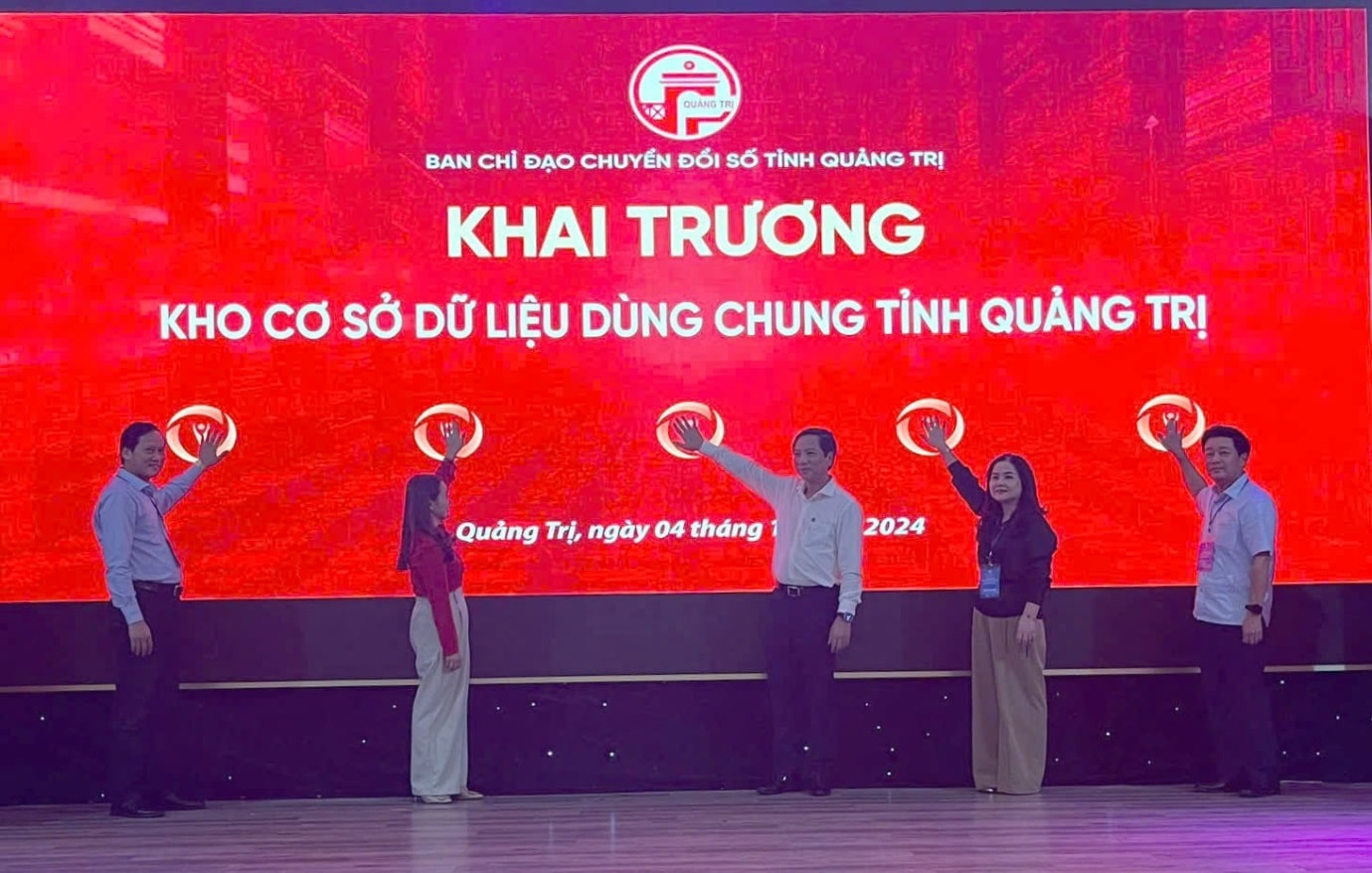 Sở Thông tin và Truyền thông đã tổ chức khai trương Kho cơ sở dữ liệu dùng chung tỉnh tại địa chỉ https-::datamine.quangtri.gov.vn. ảnh thiện đạt