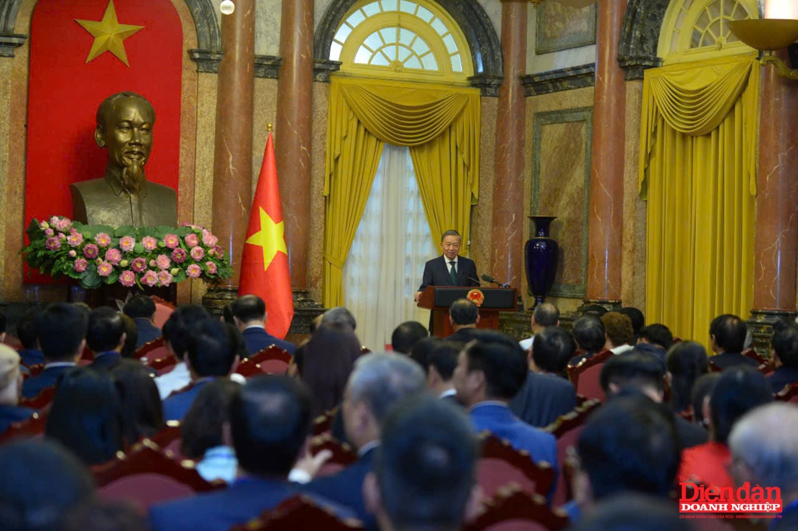 Tổng Bí thư, Chủ tịch nước Tô Lâm gặp gỡ đại diện giới doanh nhân và cộng đồng doanh nghiệp.