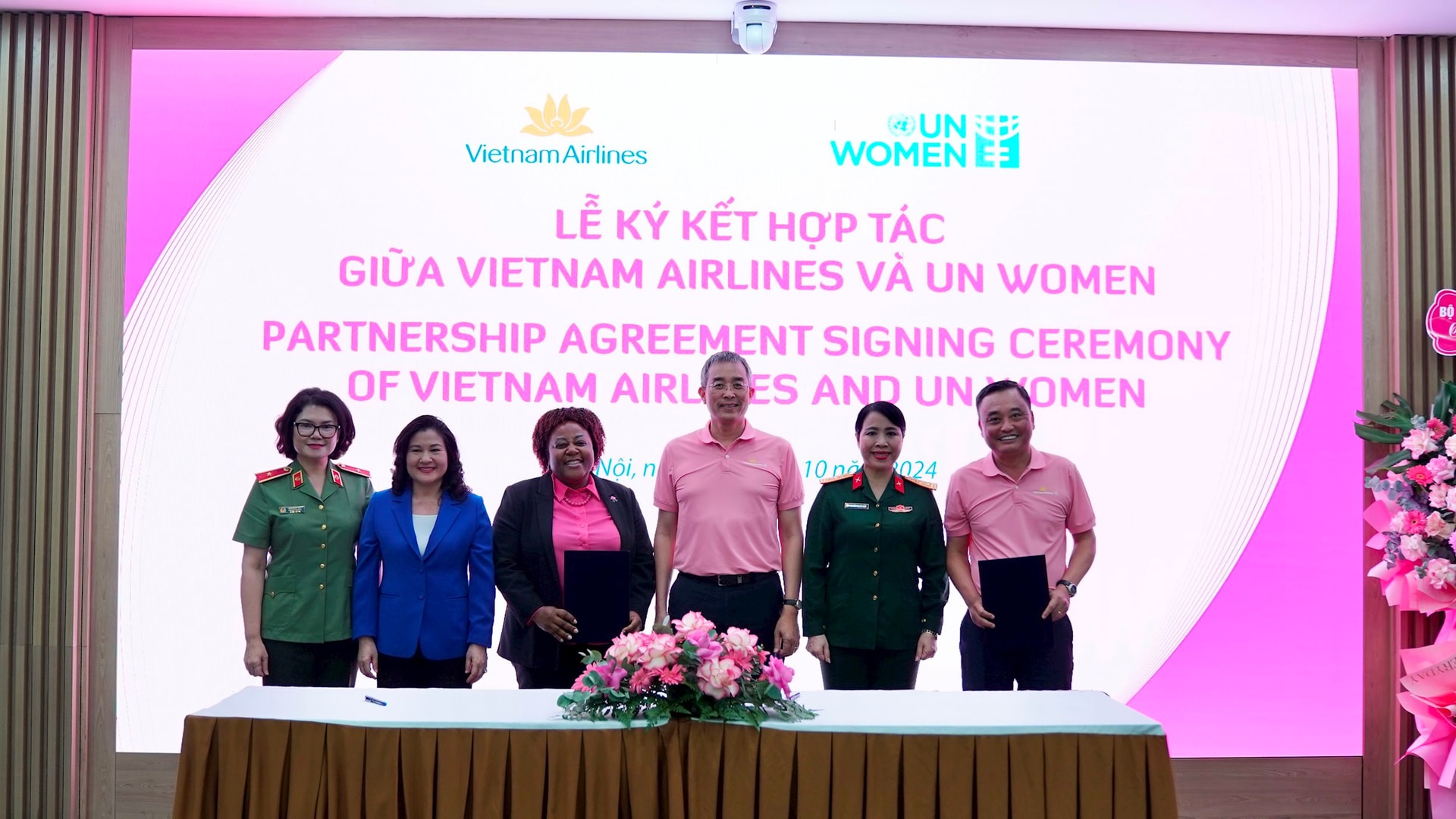 Ảnh 1. Vietnam Airlines và UN Women ký kết thỏa thuận hợp tác, cam kết thúc đẩy bình đẳng giới tại Việt Nam