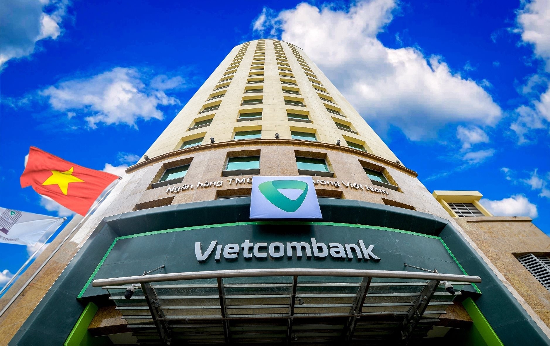 Vietcombank là ngân hàng có giá trị thương hiệu lớn nhất Việt Nam, đứng thứ 4 trên tổng 100 thương hiệu trên cả nước.