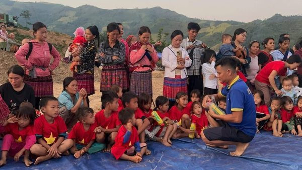 “Lửa hồng 36 Thanh Hóa” - những trái tim hướng về đồng bào khó khăn huyện Mường Lát tỉnh Thanh Hóa
