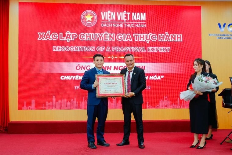 Viện nghiên cứu và ứng dụng Việt Nam Bách nghệ thực hành trao xác lập Chuyên gia thực hành cho ông Đinh Ngọc Thi Viện nghiên cứu và ứng dụng Việt Nam Bách nghệ thực hành trao xác lập Chuyên gia thực hành cho ông Đinh Ngọc Thi