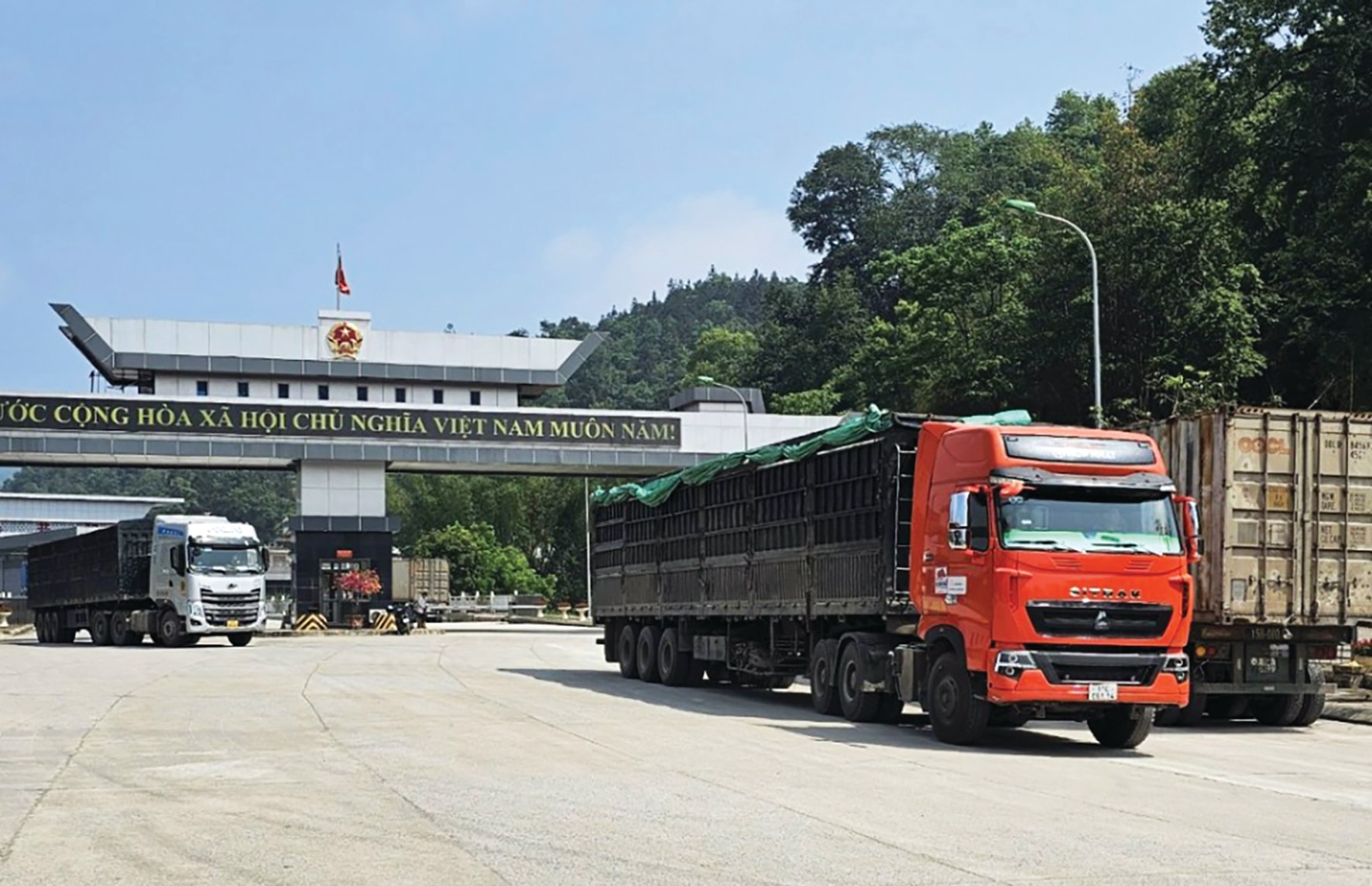 Xuất nhập khẩu hàng hóa qua lối thông quan Nà Đoỏng - Nà Ráy, Cửa khẩu quốc tế Trà Lĩnh (Trùng Khánh).