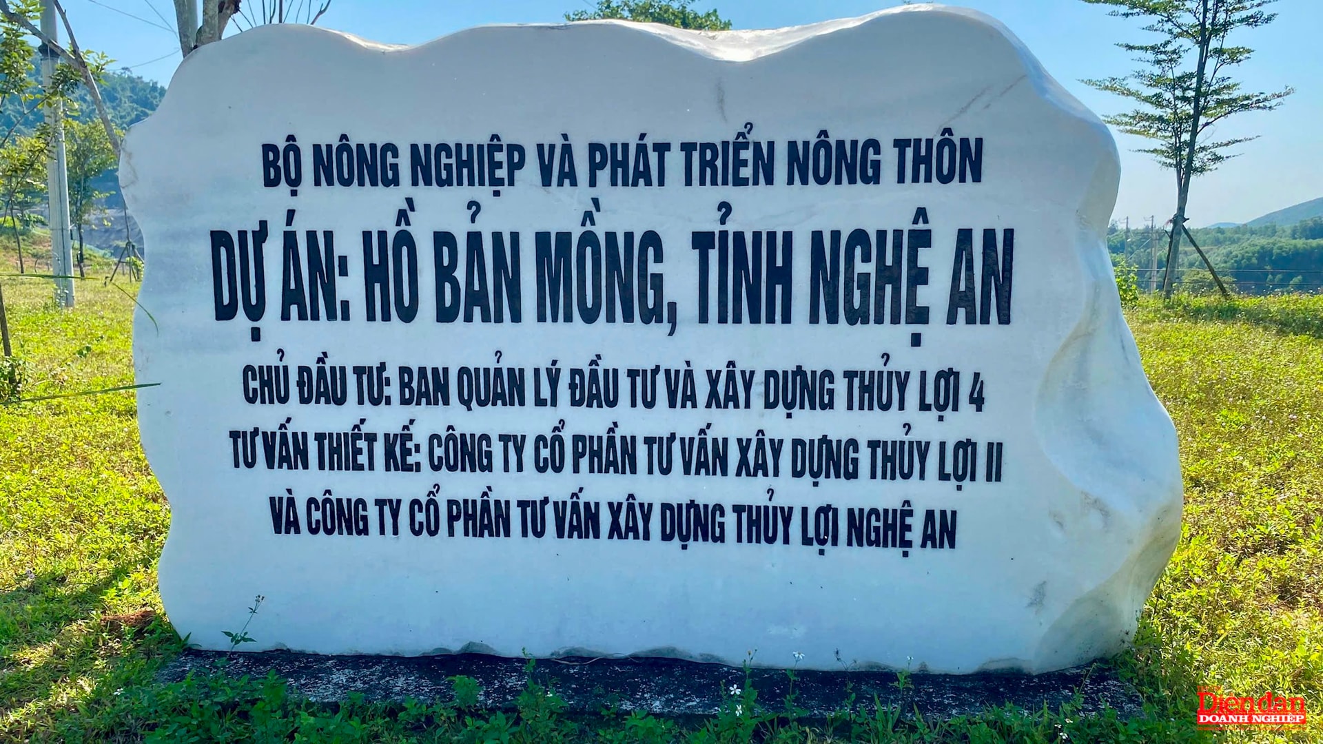 Mới đây, Cơ quan Cảnh sát điều tra Bộ Công an đã làm rõ sai phạm trong quá trình đầu tư, thực hiện dự án Hồ chứa nước Bản Mồng. Công trình bị chậm tiến độ, phải điều chỉnh tổng mức đầu tư nhiều lần, gây lãng phí lớn cho ngân sách Nhà nước.