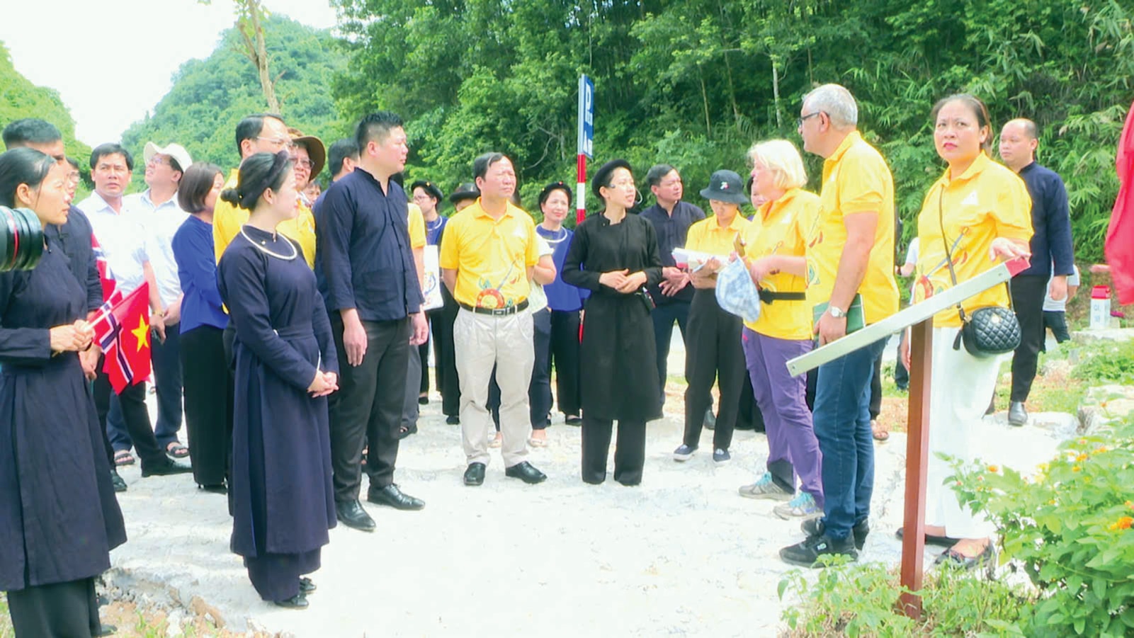 Lãnh đạo huyện Văn Quan tiếp Đoàn chuyên gia UNESCO thẩm định hồ sơ đề nghị công nhận Công viên địa chất Lạng Sơn là Công viên địa chất toàn cầu UNESCO, tại Văn Quan