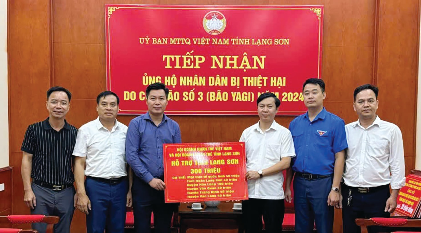 Lãnh đạo MTTQ tỉnh Lạng Sơn tiếp nhận ủng hộ nhân dân bị thiệt hại do bão số 3 từ Hội Doanh nhân trẻ Việt Nam và Hội Doanh nhân trẻ tỉnh Lạng Sơn