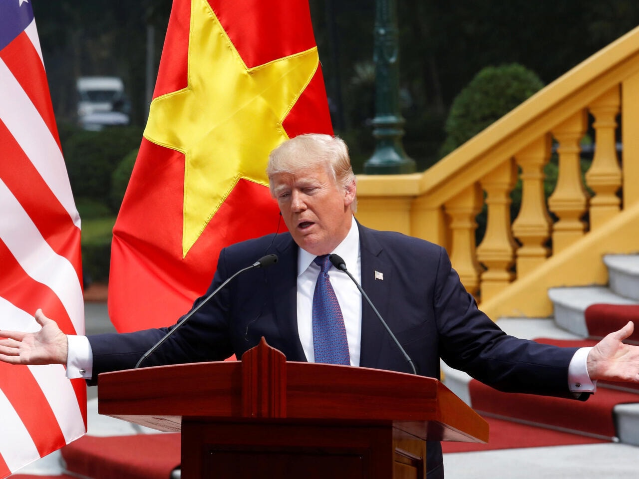 2017-11-12t060333z_1428640898_rc1d98f66990_rtrmadp_3_trump-asia-vietnam.jpg