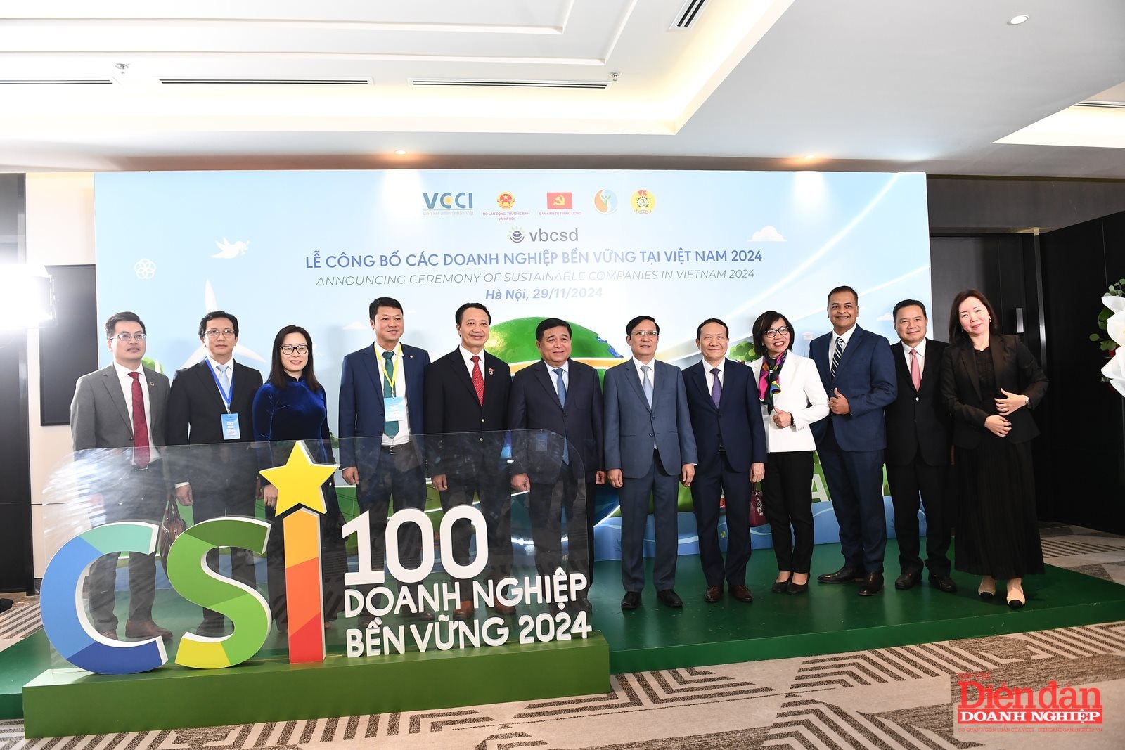 Lãnh đạo Chính phủ, bộ ngành tham dự động viên doanh nghiệp tại Lễ công bố CSI 2024 (1)