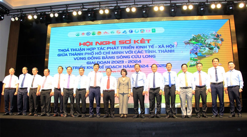 xl_lanh-dao-tinh-thanh-hcup-anh-luu-niem.jpg