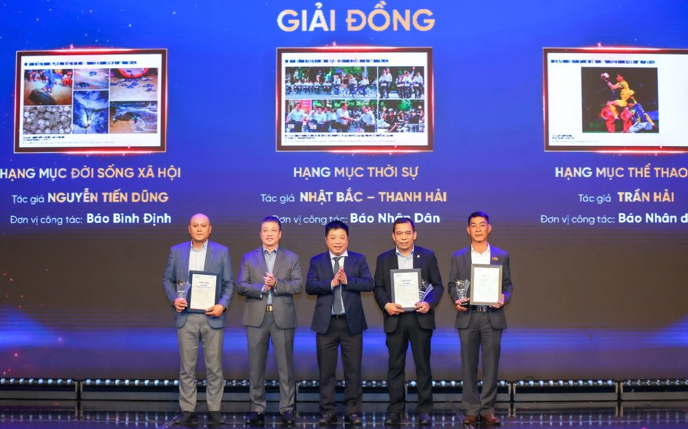 Lễ trao Giải ảnh “Khoảnh khắc Báo chí