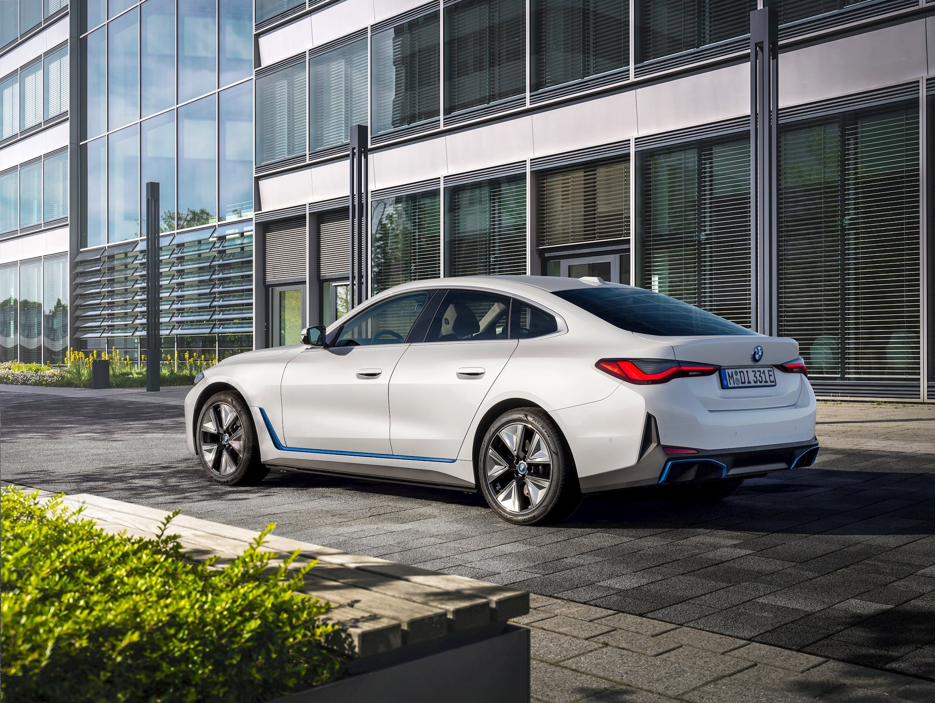 BMW i4 được ưu đãi lên đến 10_ giá trị xe