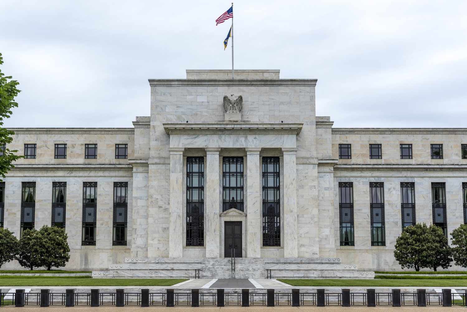 FED hạ lãi suất một cách thận trọng (investopedia)