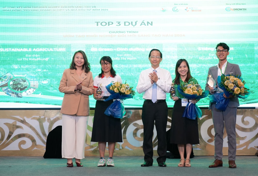 Trao giải cho top 3 dự án.