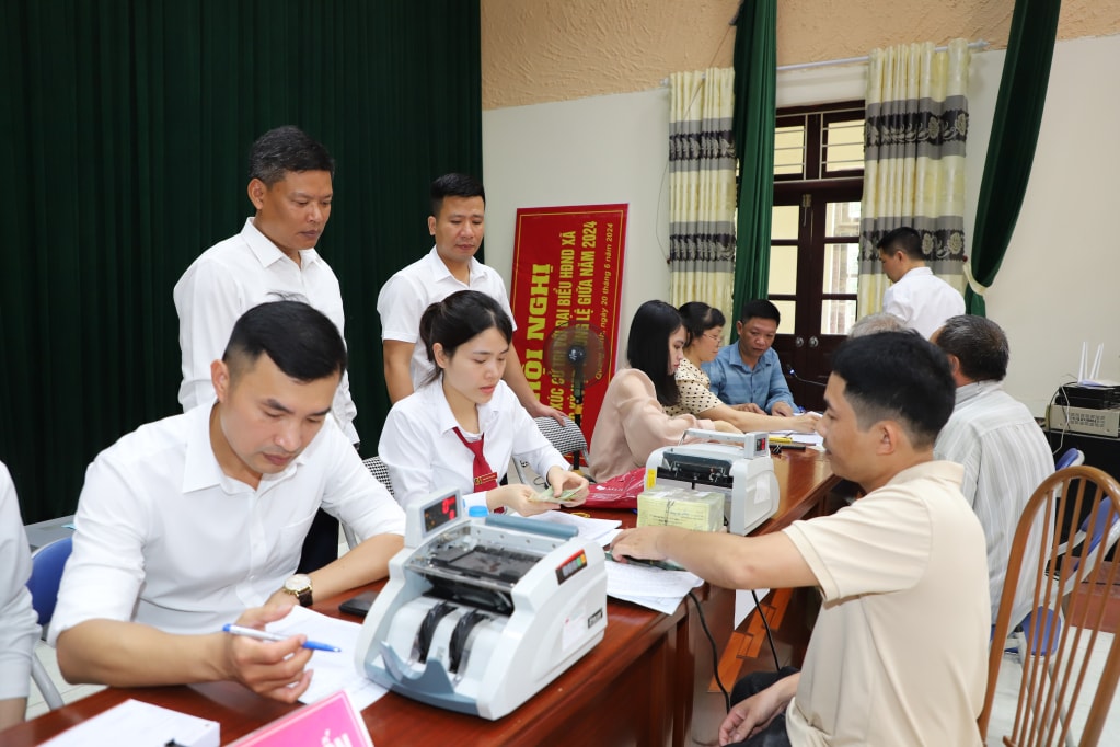 Lãnh đạo huyện Ân Thi kiểm tra việc chi trả tiền bồi thường đất thu hồi thực hiện dự án tại xã Quang Vinh