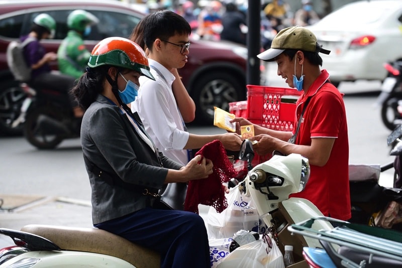 Việc đánh thuế hàng nhập khẩu giá trị nhỏ được cho sẽ đảm bảo công bằng cho hàng sản xuất trong nước - Ảnh minh họa: ITN