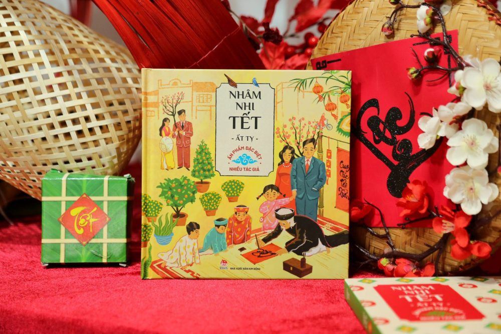 Ấn phẩm Nhâm nhi Tết Ất Tỵ gắn kết gia đình với truyền thống và cội nguồn