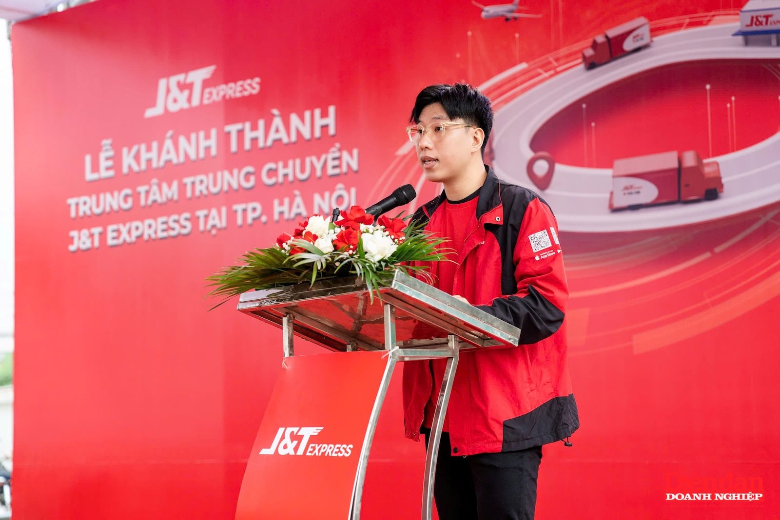 Ông Phan Bình - Giám Đốc Thương Hiệu J&T Express phát biểu tại sự kiện