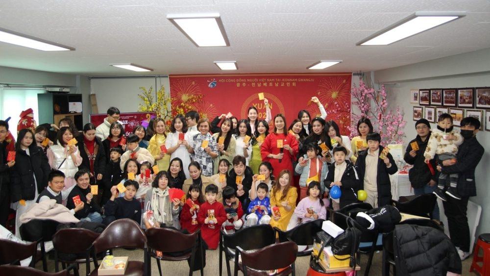 Cộng đồng người Việt Nam tại Gwangju-Jeonnam (Hàn Quốc) đón Tết cộng đồng đầy ý nghĩa