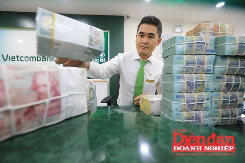 Lợi nhuận ngành ngân hàng năm 2024 có sự phân hóa, song Vietcombank (VCB) tiếp tục giữ ngôi vương và đầu năm 2025, đã lên kế hoạch chia cổ tức mức kỷ lục. Ảnh minh họa: Quốc Tuấn