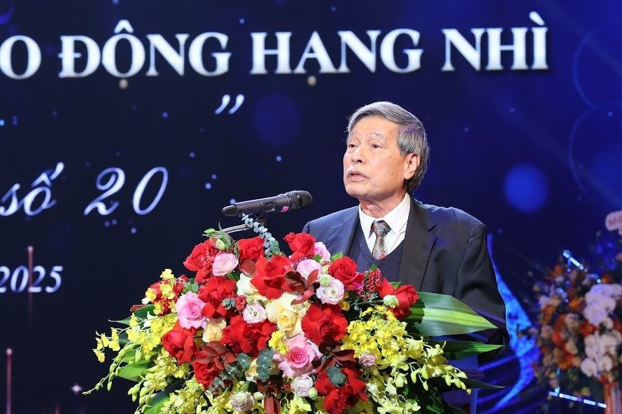 Trường THCS Đoàn Thị Điểm kỷ niệm 20 năm thành lập và đón nhận Huân chương Lao động hạng Nhì