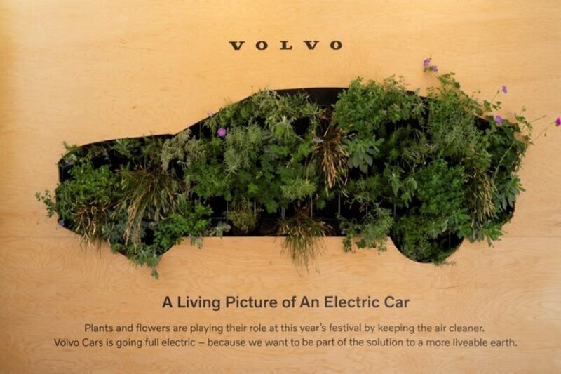 1-electric-envelope-303217-2022-festival-of-arts-and-pageant-of-the-masters-volvo-living-wall.jpg