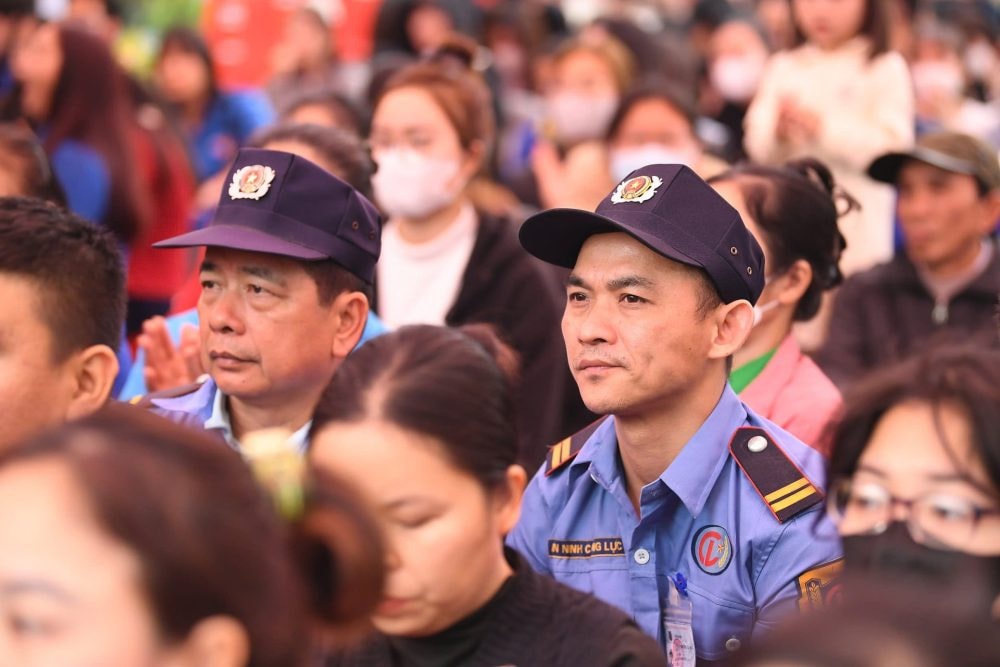 Chương trình “63 Gắn Kết - 1 Tết Sum Vầy” đến với công nhân và gia đình khó khăn tại Thủ đô