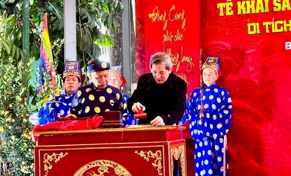 Lễ hội truyền thống “Tế Khai sắc, rước khai Xuân” tại đền Voi Phục