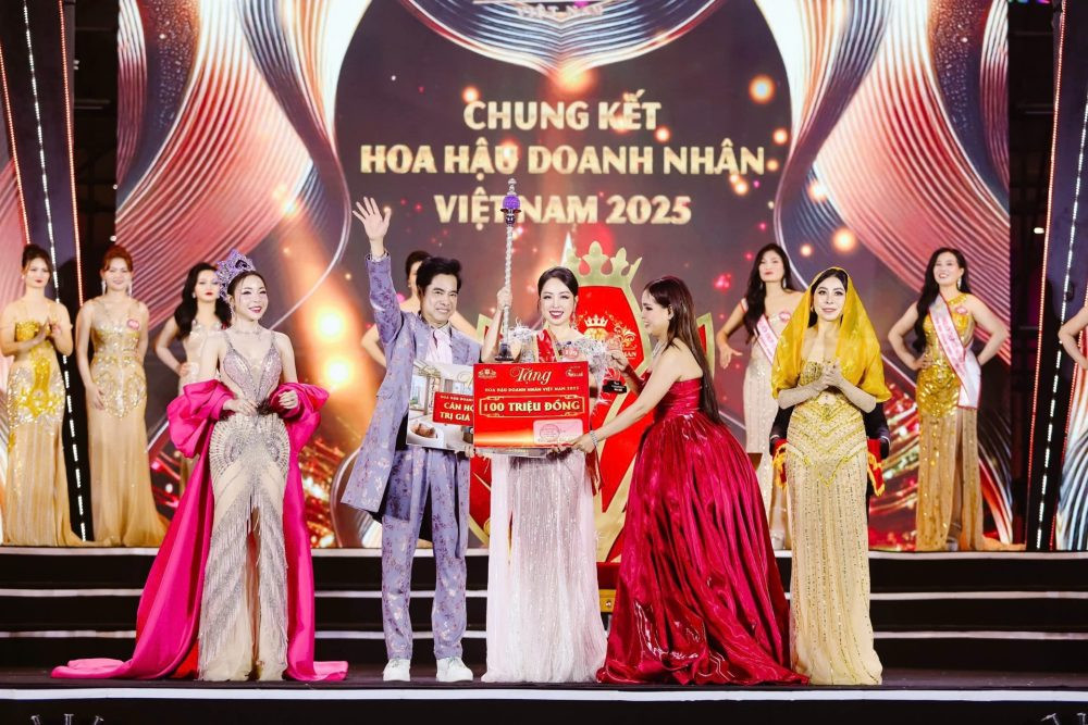 Tân Hoa hậu Doanh nhân Việt Nam 2025 Hoàng Thu Thuỷ khoe vẻ đẹp vương hậu, hé lộ dự án hỗ trợ kinh doanh bảo hiểm