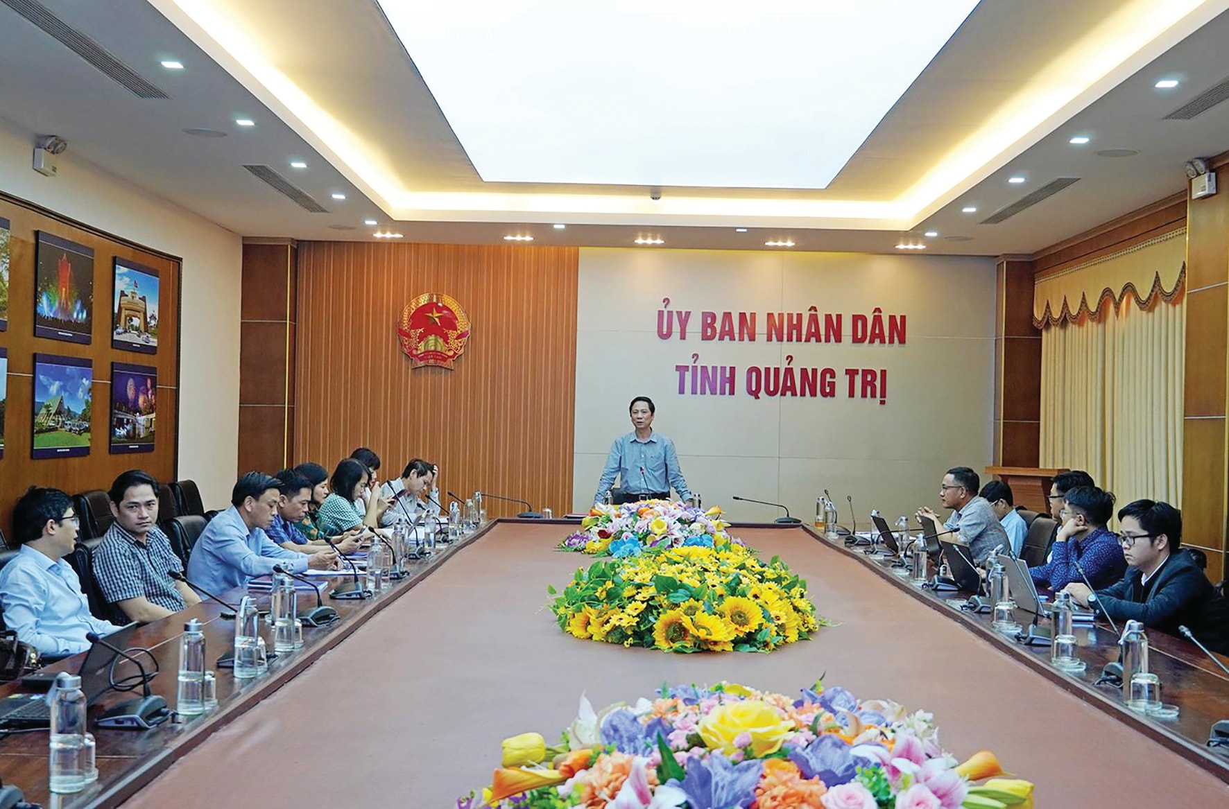 Buổi làm việc giữa UBND tỉnh và chủ đầu tư SAM Holdings (Ảnh Hồng Hà)