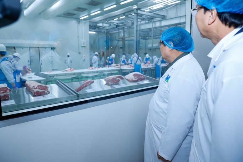 Thủ tướng thăm nhà máy thịt bò do các tập đoàn hàng đầu Việt - Nhật đầu tư