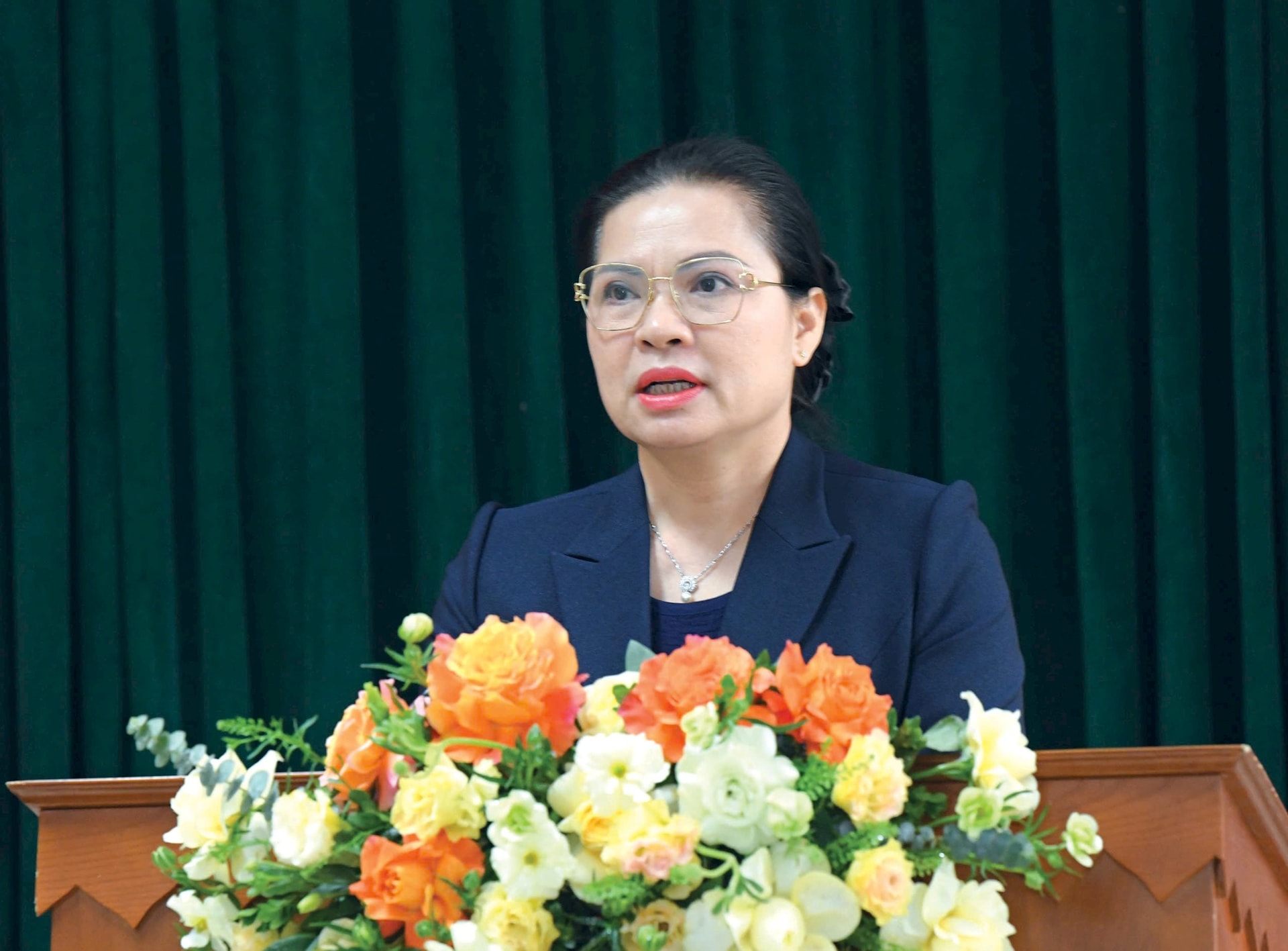 Bí thư Tỉnh ủy, Trưởng Đoàn đại biểu Quốc hội tỉnh Tuyên Quang Hà Thị Nga phát biểu.