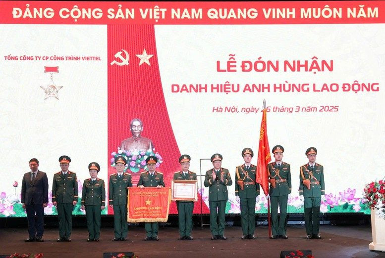Tổng Công ty CP Công trình Viettel đón nhận danh hiệu Anh hùng Lao động