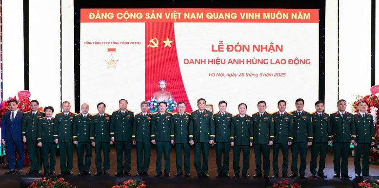 Tổng Công ty CP Công trình Viettel đón nhận danh hiệu Anh hùng Lao động