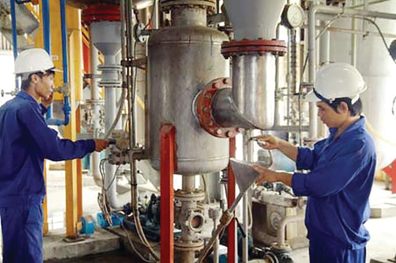 Nhà máy sản xuất hóa chất Đức Giang.