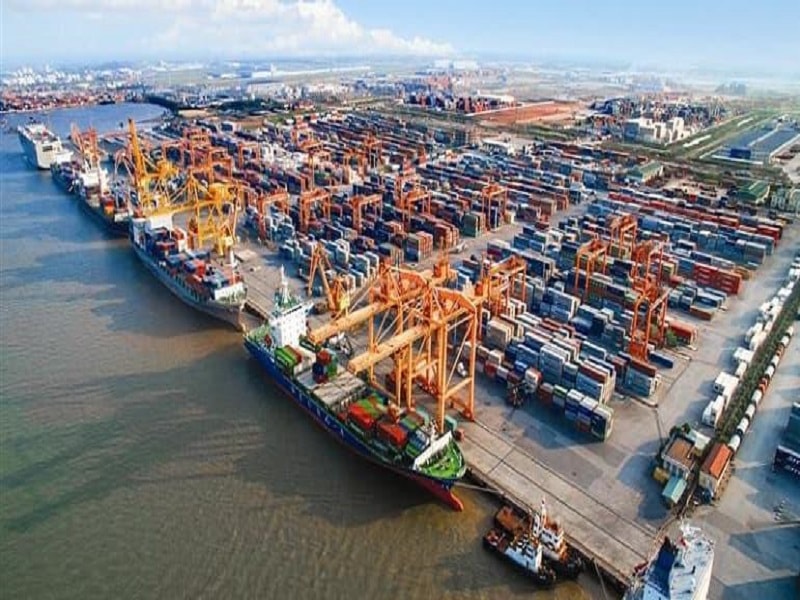 Tuyến đường sắt Lào Cai – Hà Nội – Hải Phòng sẽ có điểm cuối tại khu cảng nước sâu Lạch Huyện, một trong những cảng biển quan trọng nhất của TP Hải Phòng.