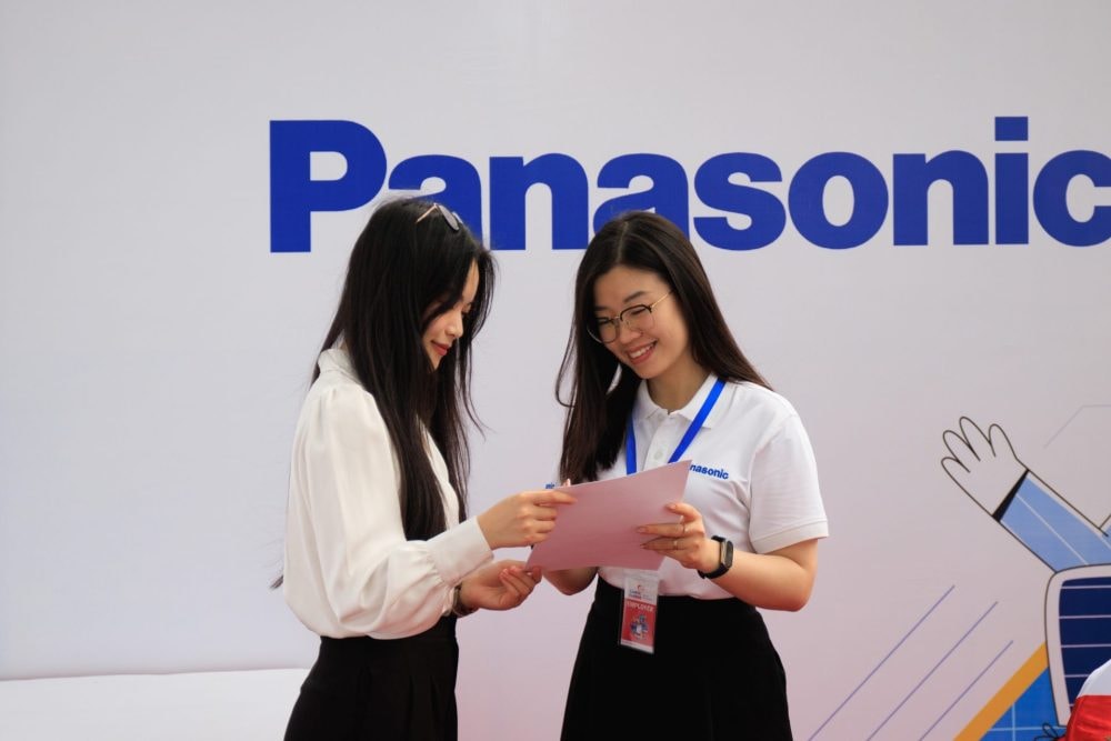 Doanh nghiệp 'săn đón' nhân tài tại BUV Career Fair 2025