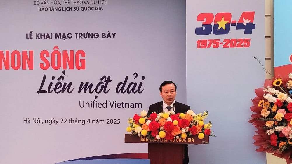 Khai mạc trưng bày tài liệu, hiện vật kỷ niệm 50 năm thống nhất đất nước