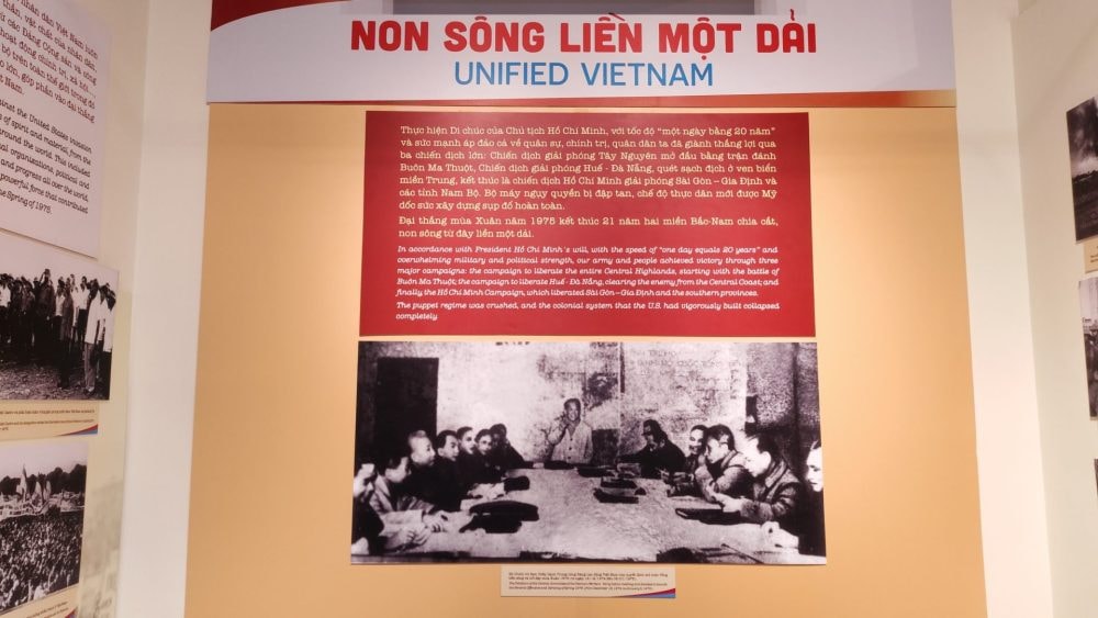 Khai mạc trưng bày tài liệu, hiện vật kỷ niệm 50 năm thống nhất đất nước