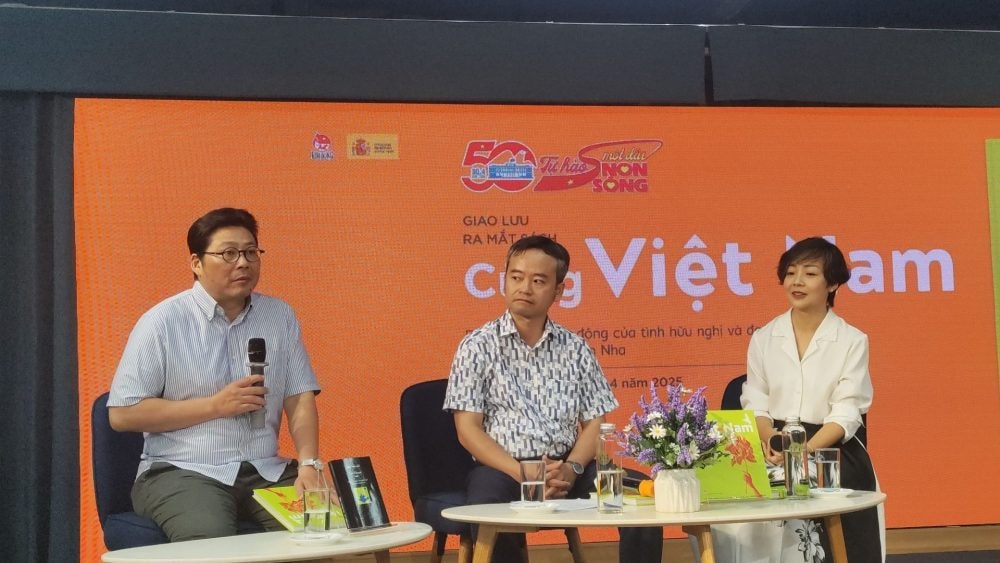 Tập thơ “Cùng Việt Nam” - Biểu tượng sống động của tình hữu nghị và đoàn kết Việt Nam – Tây Ban Nha