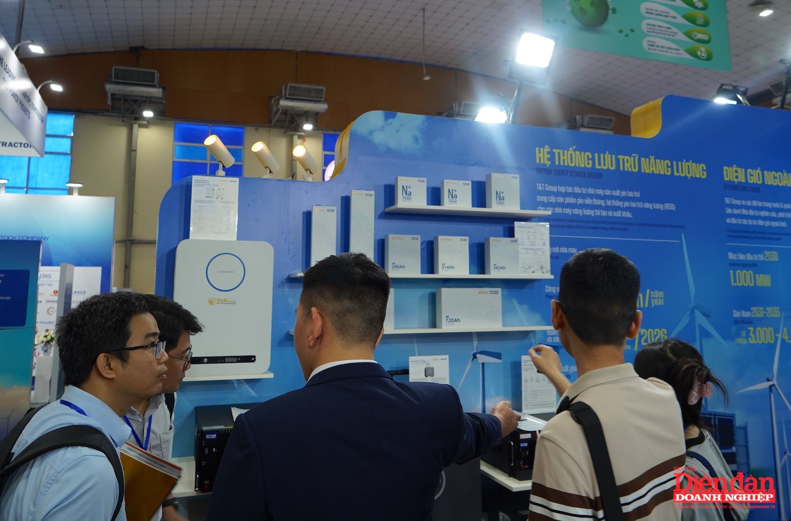 T&T Group mang đến mô hình sản phẩm pin lưu trữ năng lượng sử dụng tế bào pin xếp lớp dạng chữ Z tốc độ cao.