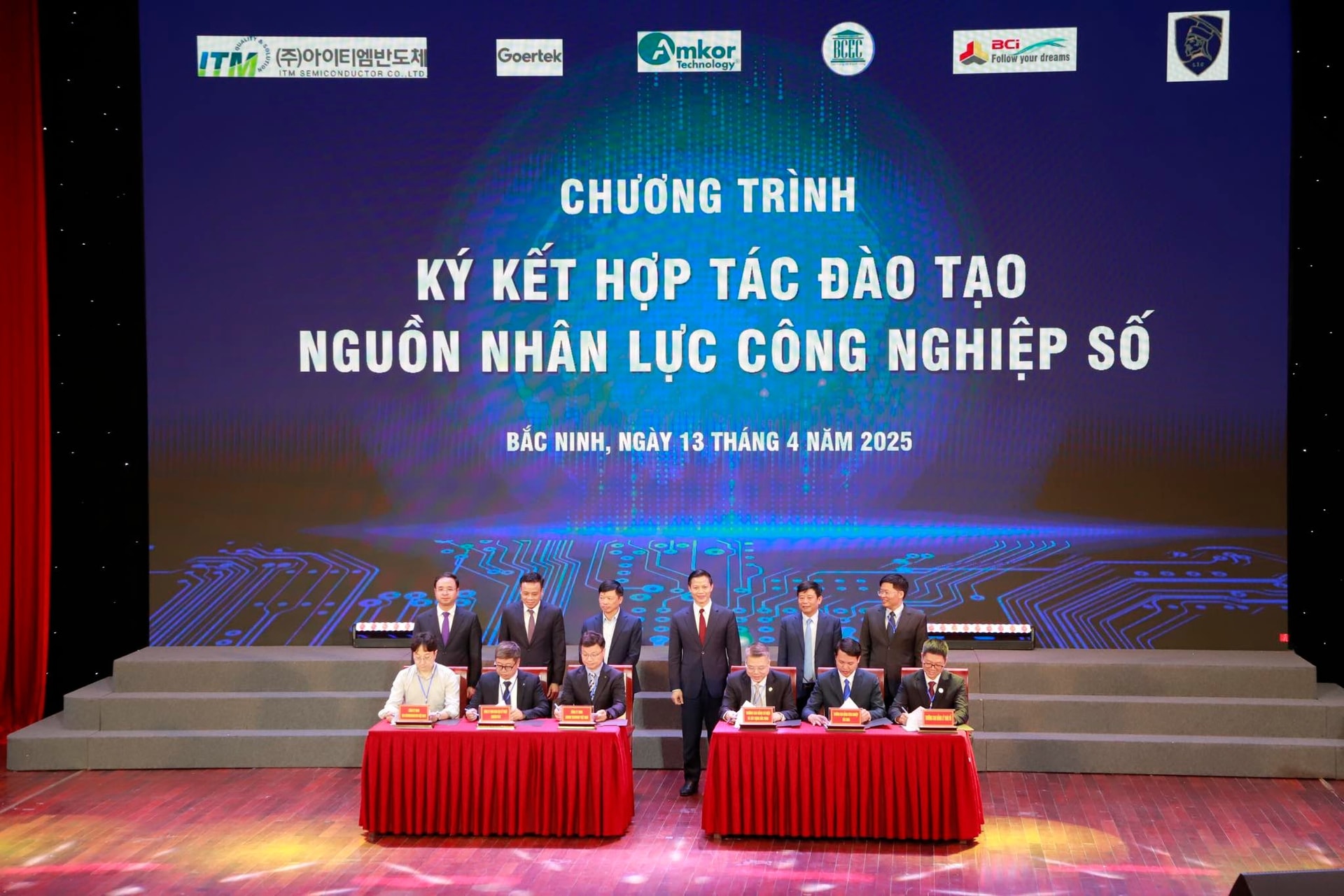 hợp tác
