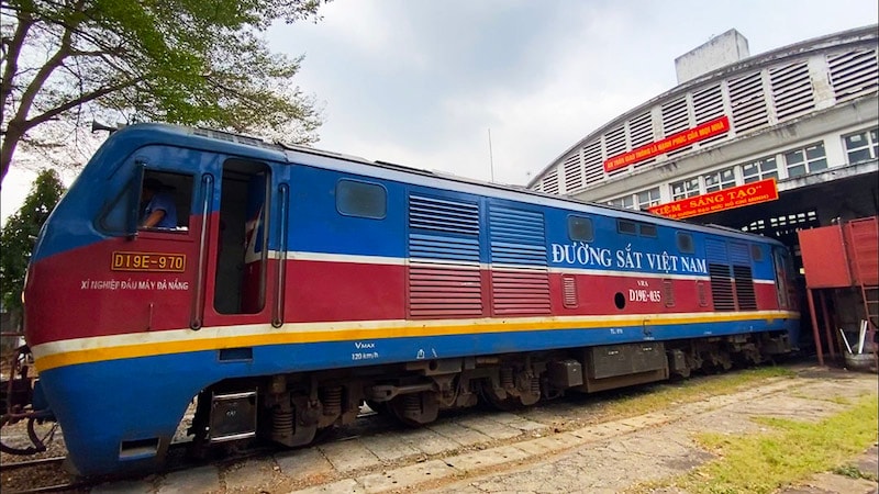 duong-sat-viet-nam-minh-hoang.jpg
