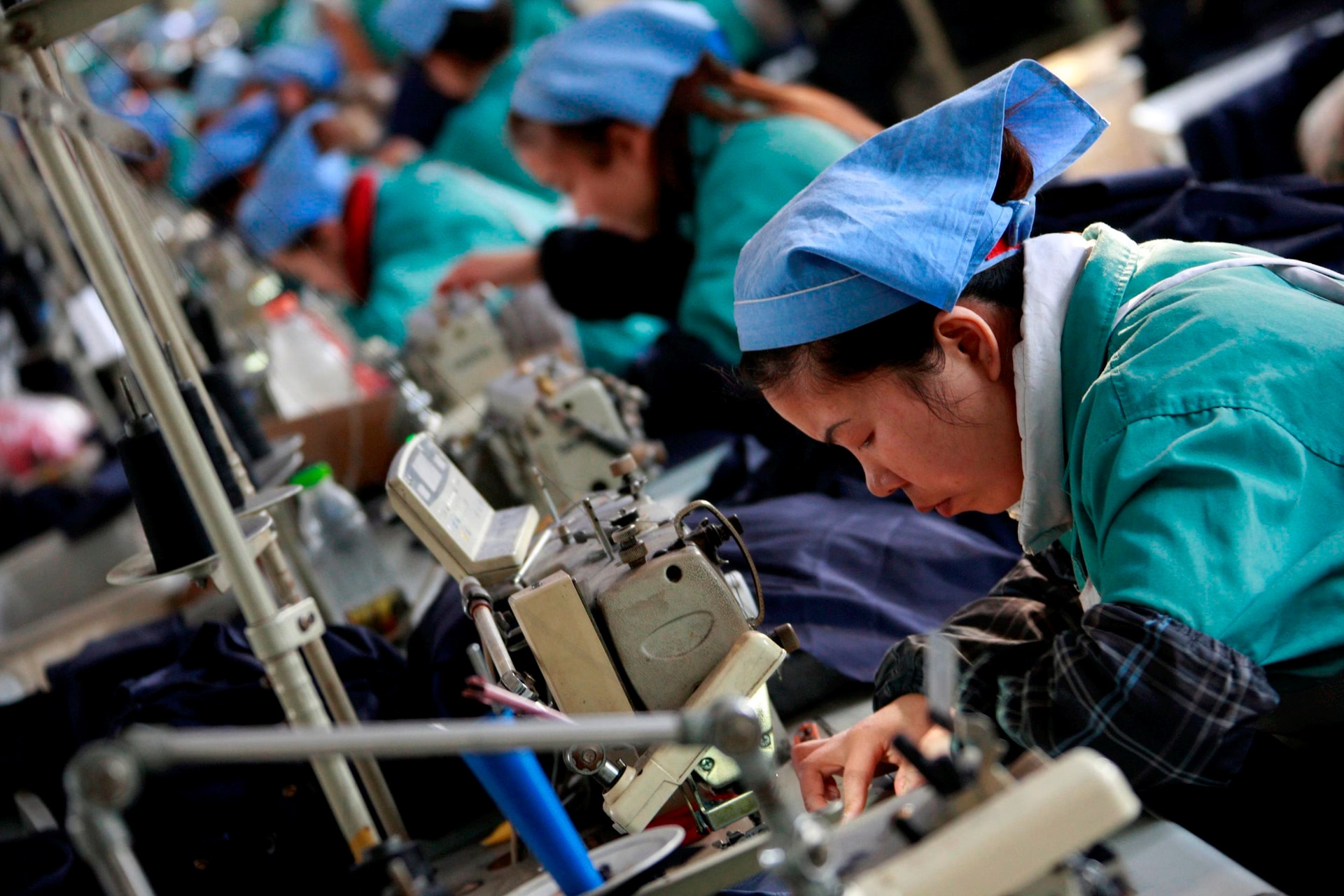 Goldman Sachs ước tính khoảng 16 triệu việc làm của Trung Quốc gắn liền với việc sản xuất các sản phẩm cho thị trường Hoa Kỳ (Ảnh CNN)