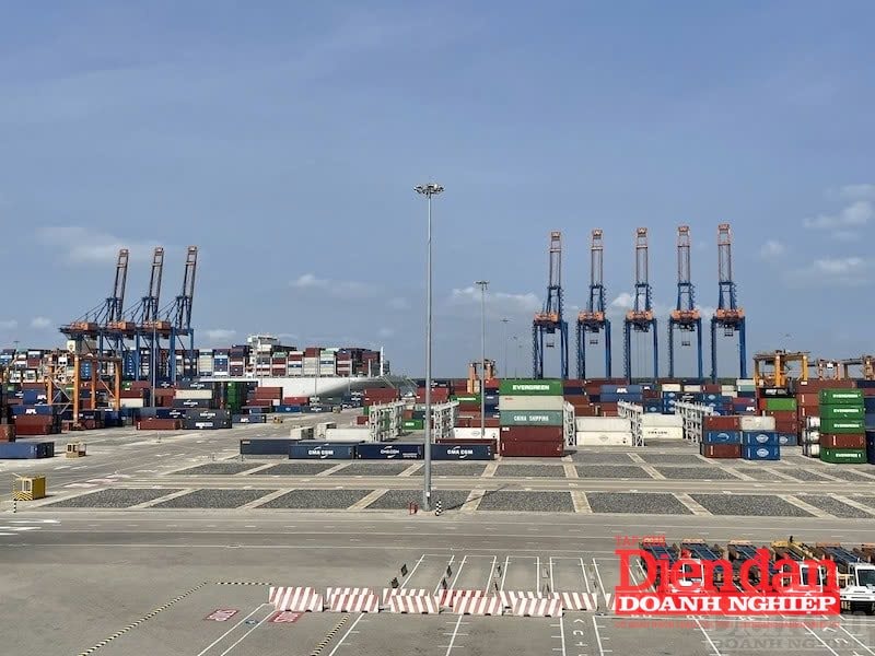 Ông Phạm Quốc Long – Chủ tịch Hiệp hội đại lý, môi giới và Dịch vụ Hàng hải Việt Nam (Visaba), cho rằng việc triển khai gấp rút các dự án đầu tư công về hạ tầng giao thông để kết nối giữa đường bộ và khu vực cảng biển nhằm bắt nhịp xu thế, tăng giá trị, cũng như tăng công suất khai thác tại các khu vực cảng biển là nhiệm vụ cấp bách, góp phần nâng tầm của Việt Nam trong phát triển kinh tế biển.