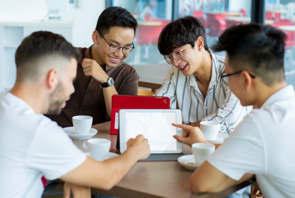 Người tiêu dùng dịch chuyển mạnh mẽ sang không gian số, doanh nghiệp săn đón nhân sự ngành Digital Marketing Người tiêu dùng dịch chuyển mạnh mẽ sang không gian số, doanh nghiệp săn đón nhân sự ngành Digital Marketing