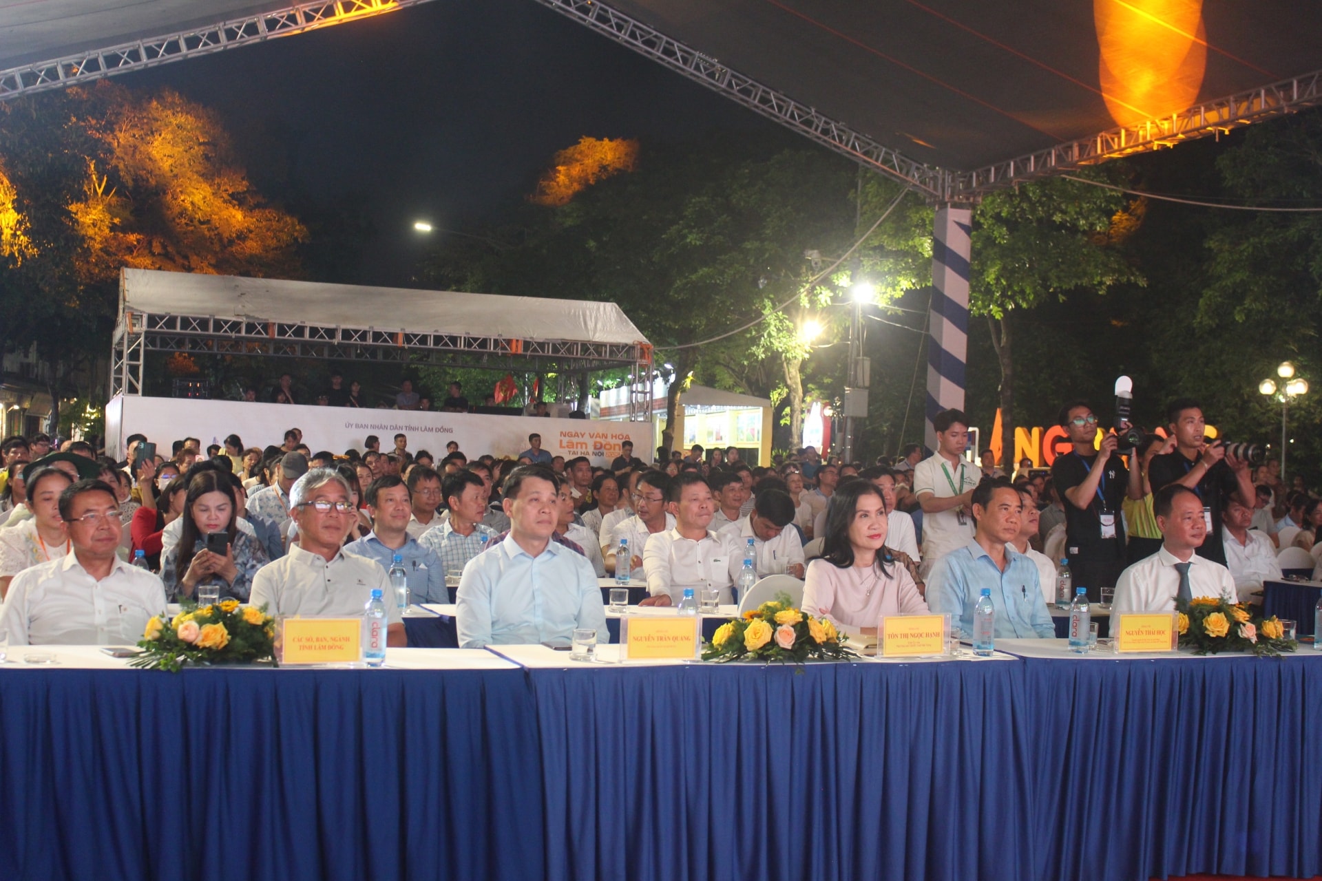 Đại biểu dự khai mạc