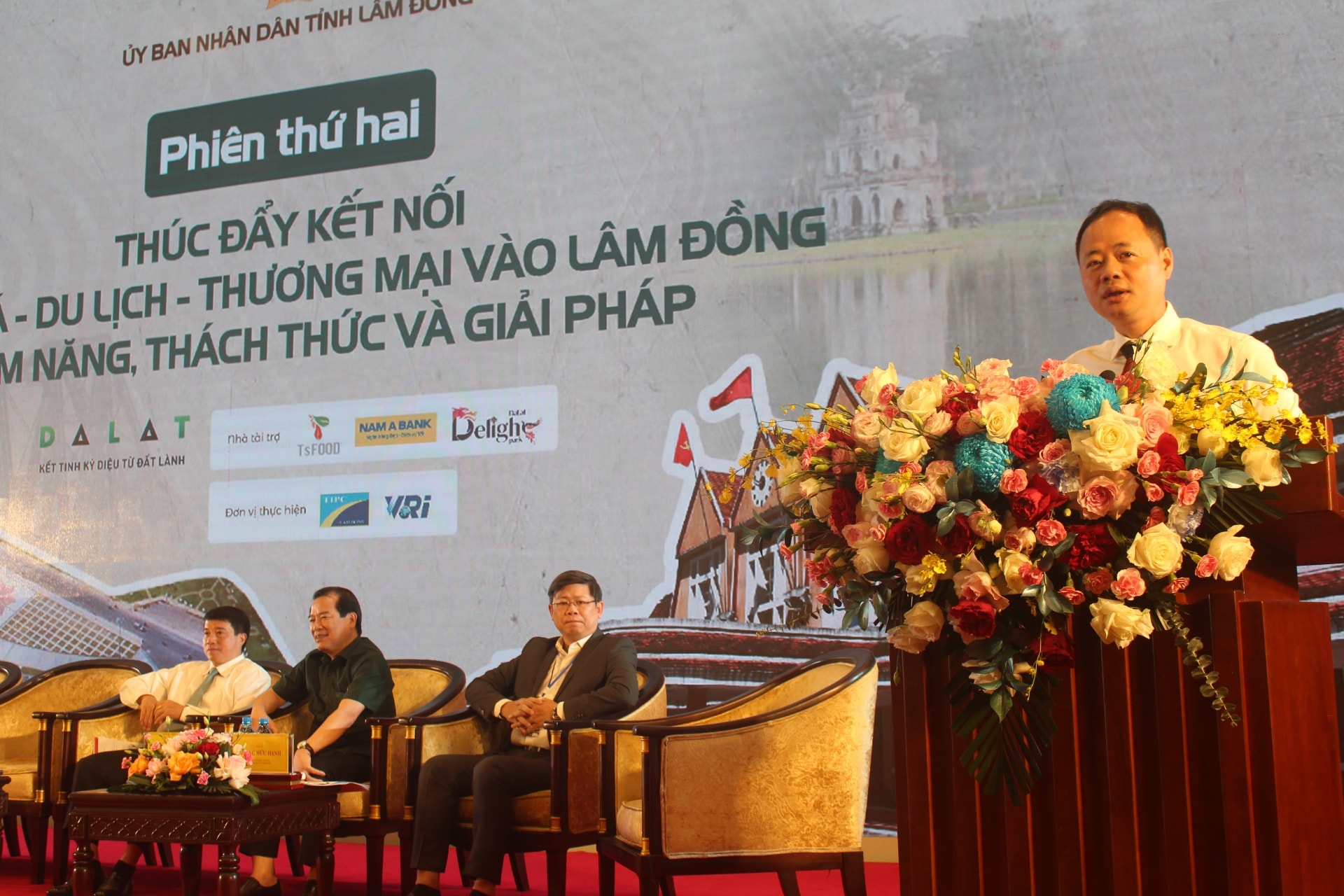 Đồng chí Trần Hồng Thái - Chủ tịch UBND tỉnh Lâm Đồng trân trọng ý kiến đóng góp tâm huyết của các chuyên gia, nhà đầu tư tại diễn đàn