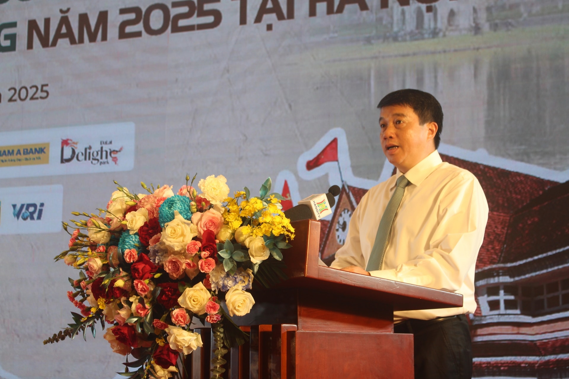 Đồng chí Y Thanh Hà Niê Kđăm - Ủy viên Trung ương Đảng, Bí thư Tỉnh ủy Lâm Đồng phát biểu khai mạc